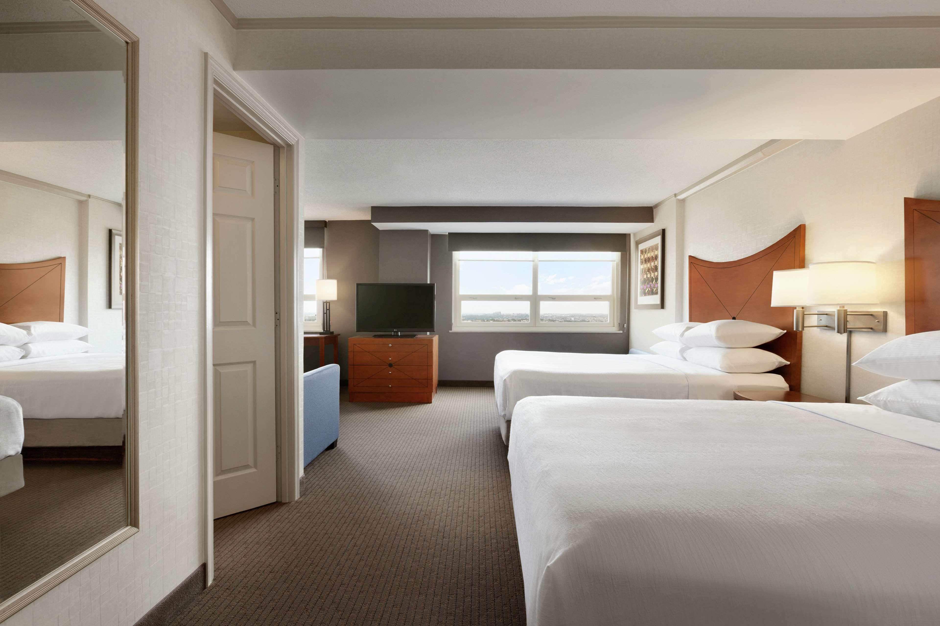 Embassy Suites Baltimore Inner Harbor Bagian luar foto