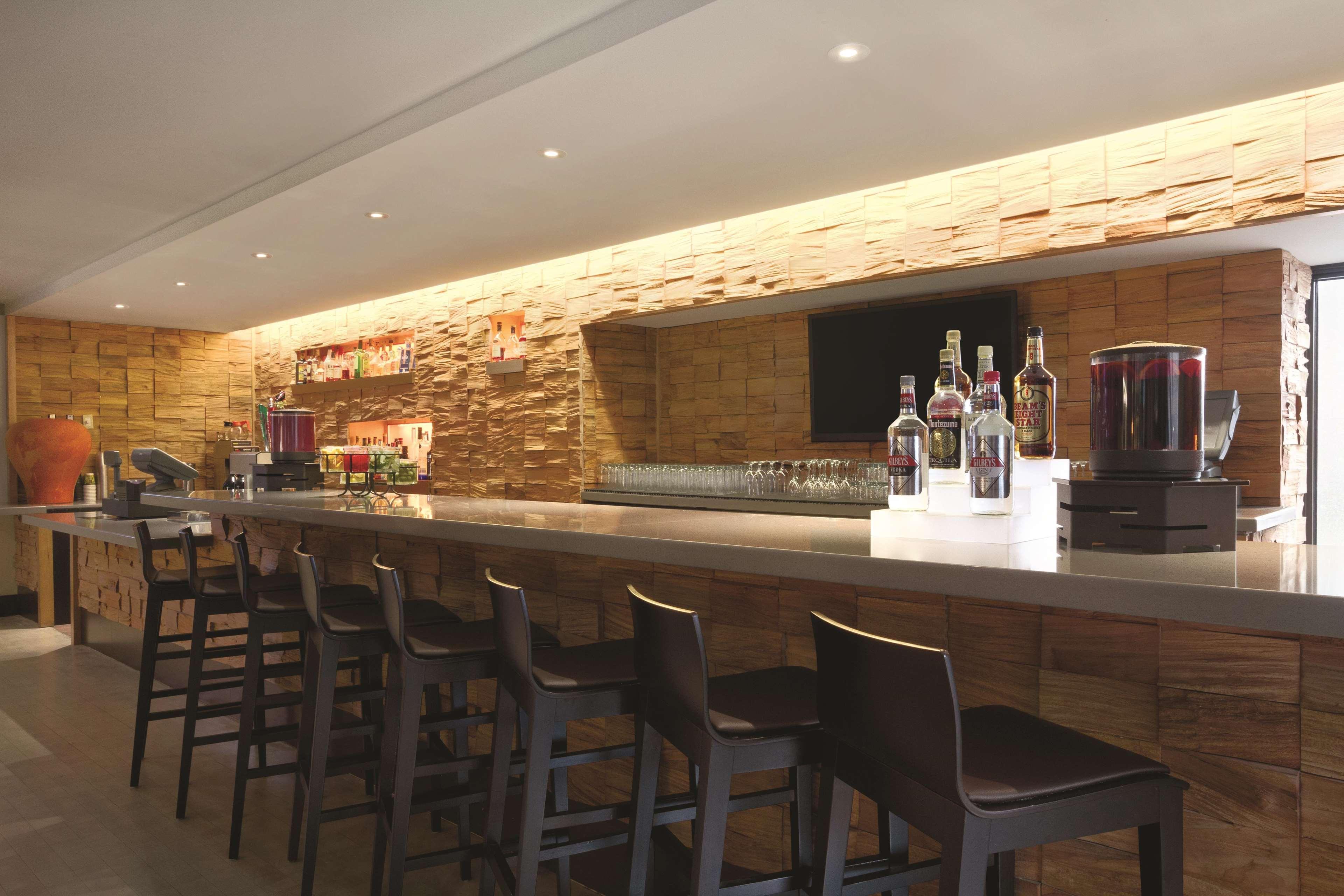 Embassy Suites Baltimore Inner Harbor Bagian luar foto