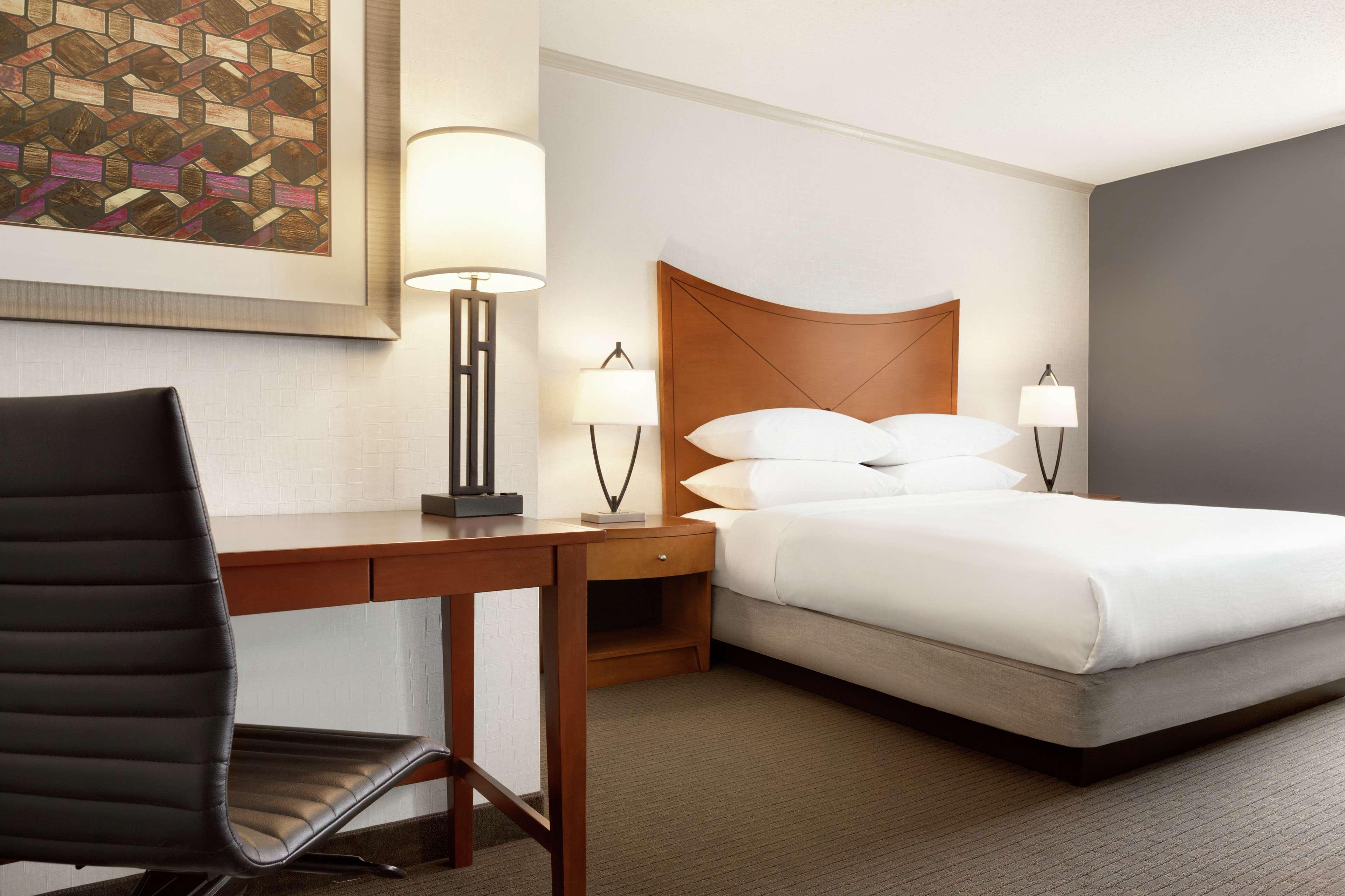 Embassy Suites Baltimore Inner Harbor Bagian luar foto