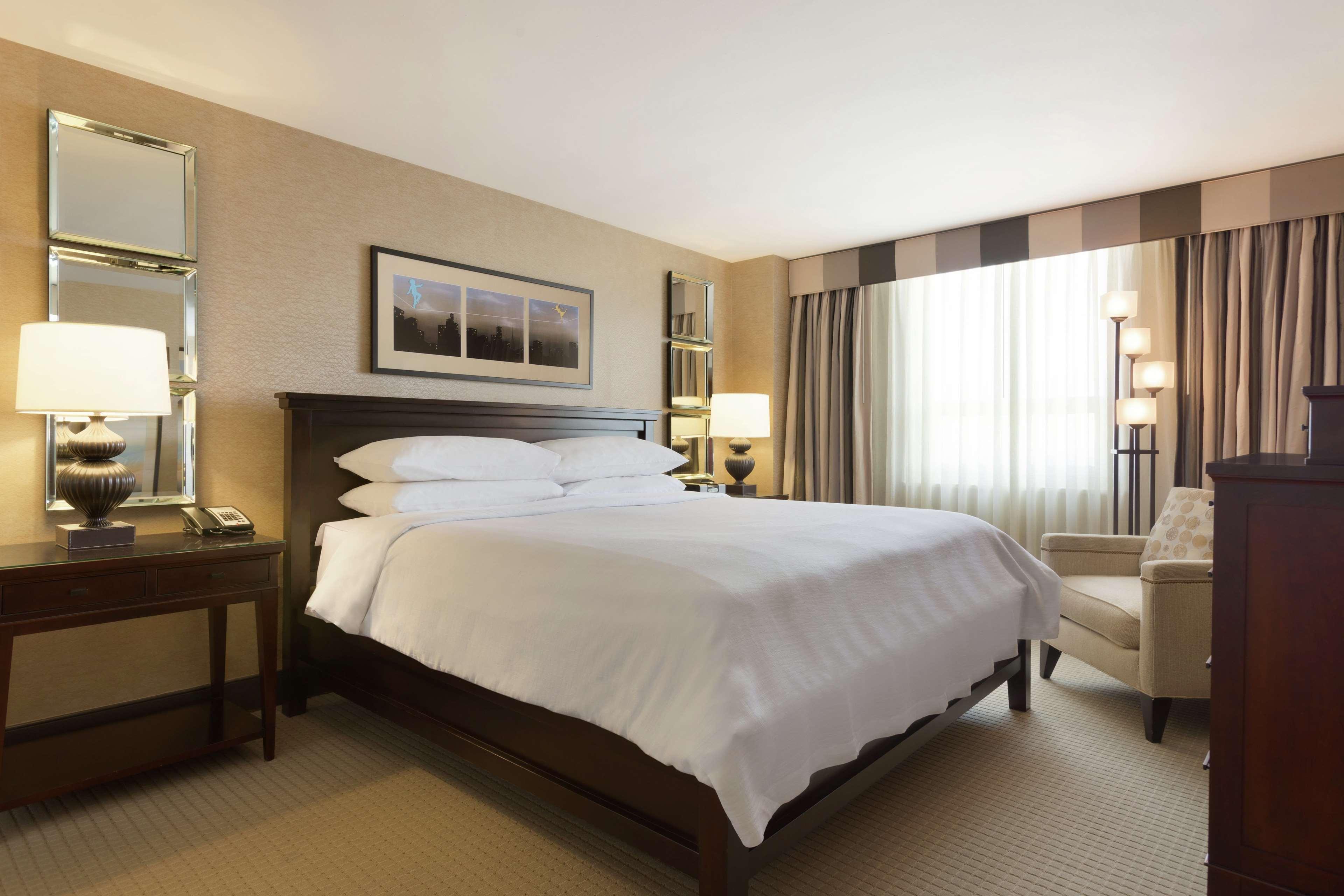 Embassy Suites Baltimore Inner Harbor Bagian luar foto